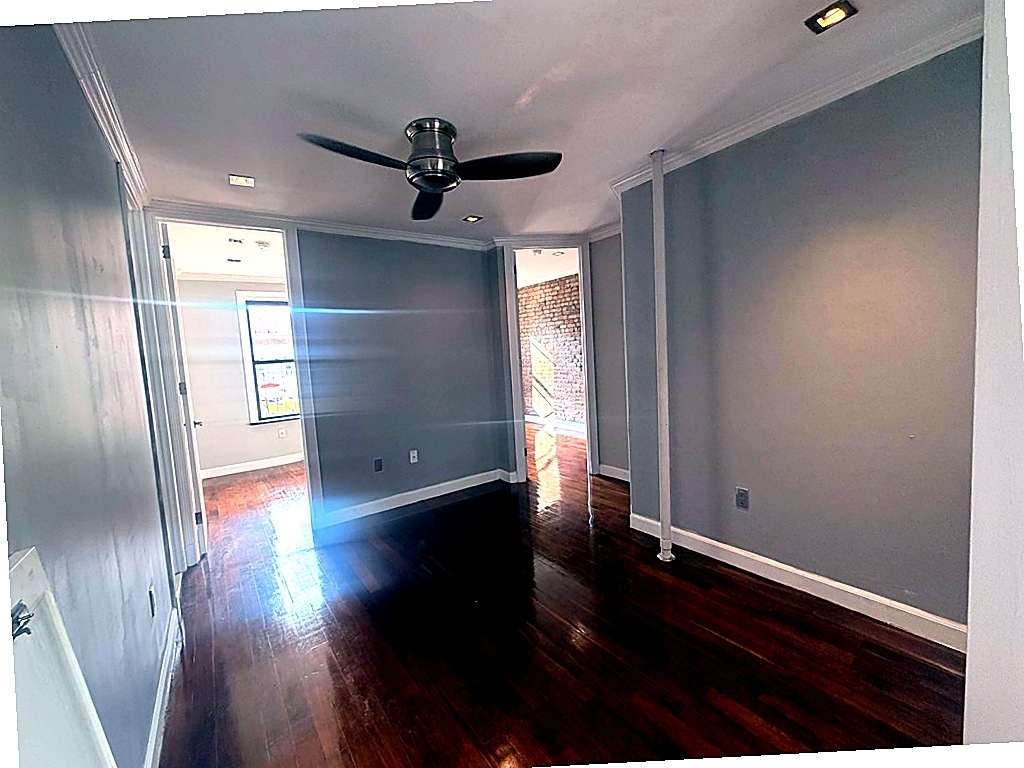 Second Avenue — 3 Bed - Photo 2