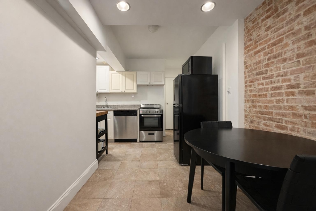 29 West 12th Street - Photo 1