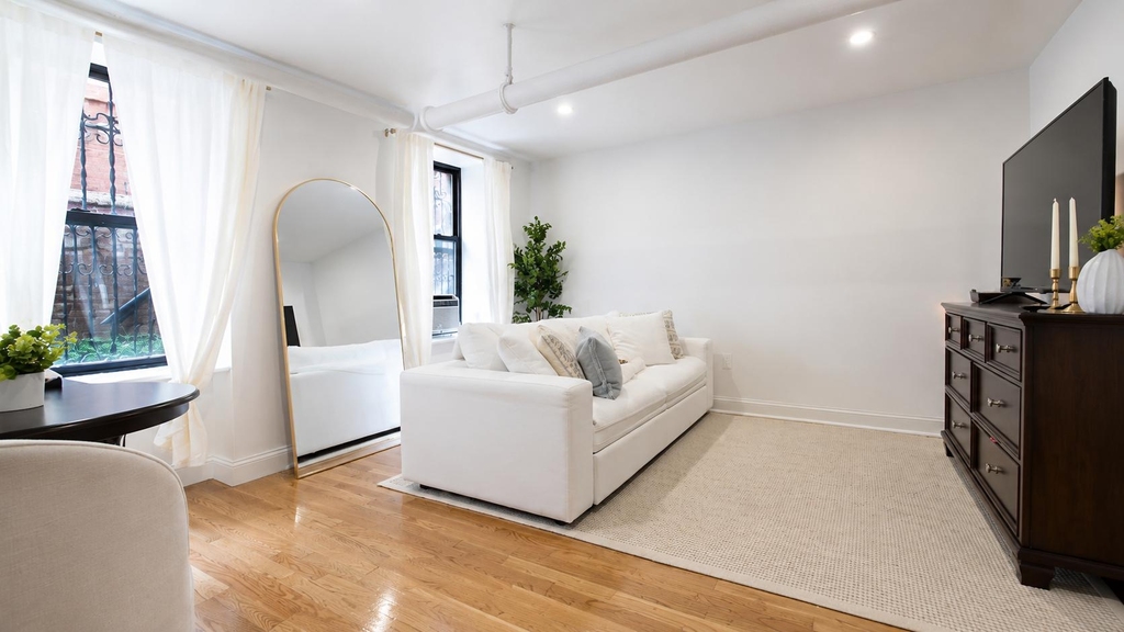 29 West 12th Street - Photo 0