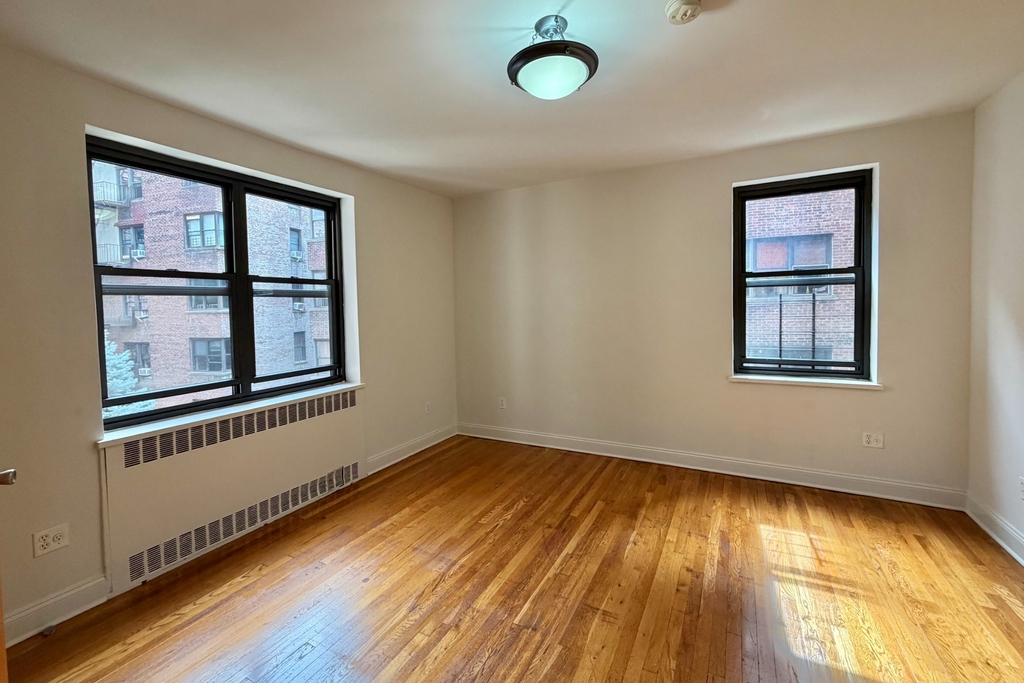 700 Fort Washington Avenue - Photo 2