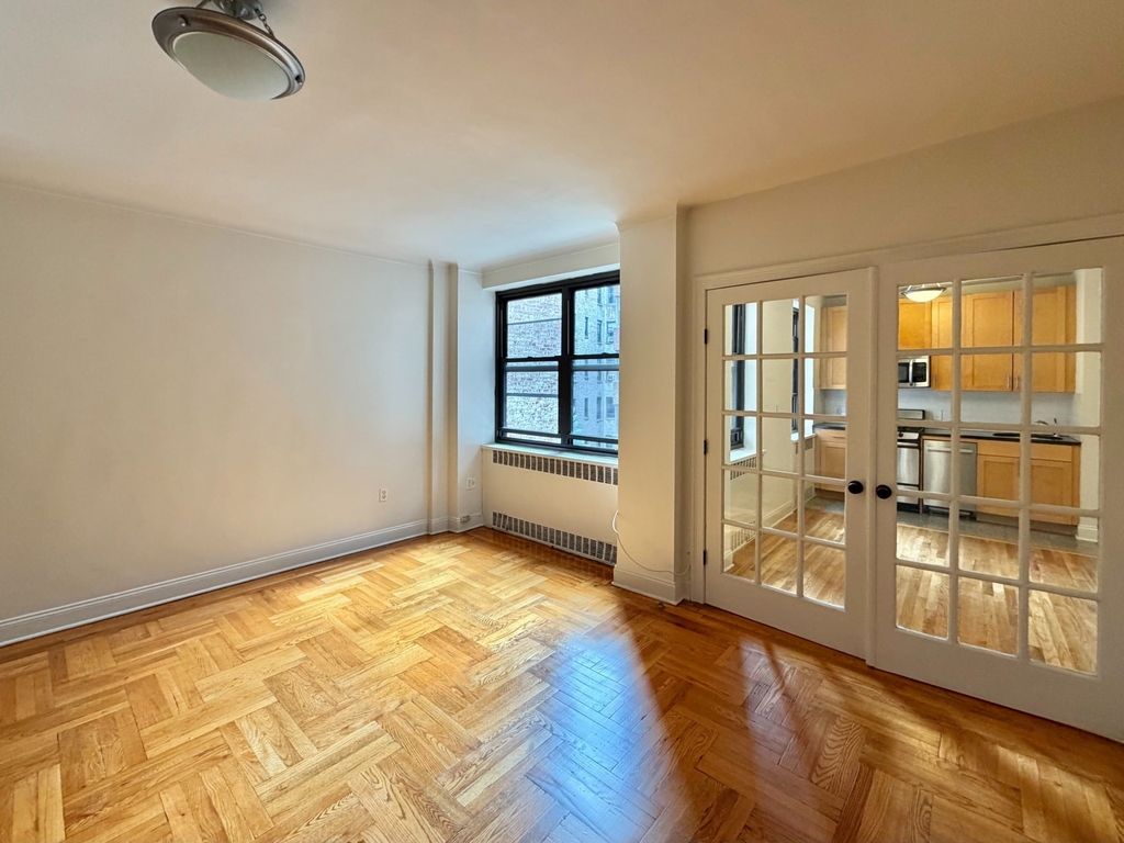 700 Fort Washington Avenue - Photo 0