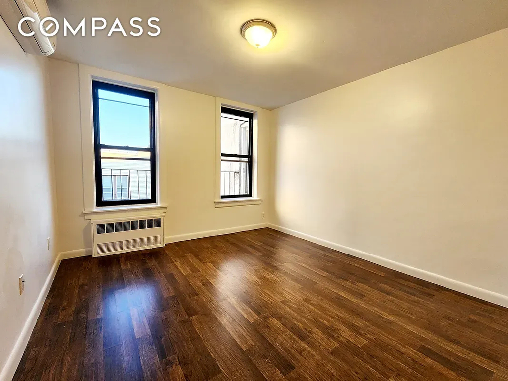 5th Avenue - Photo 4