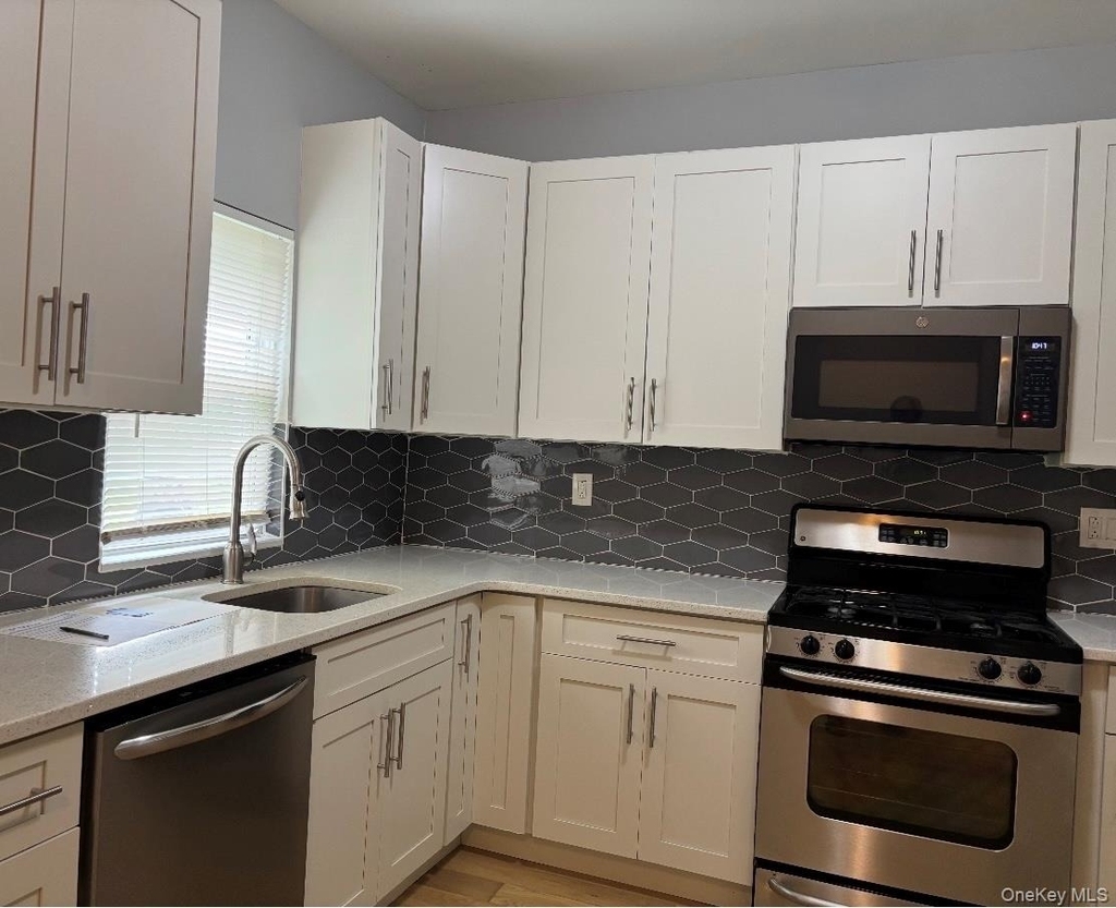 980 Thomas Place - Photo 1