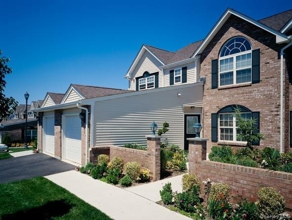 121 Overlook Drive - Photo 1