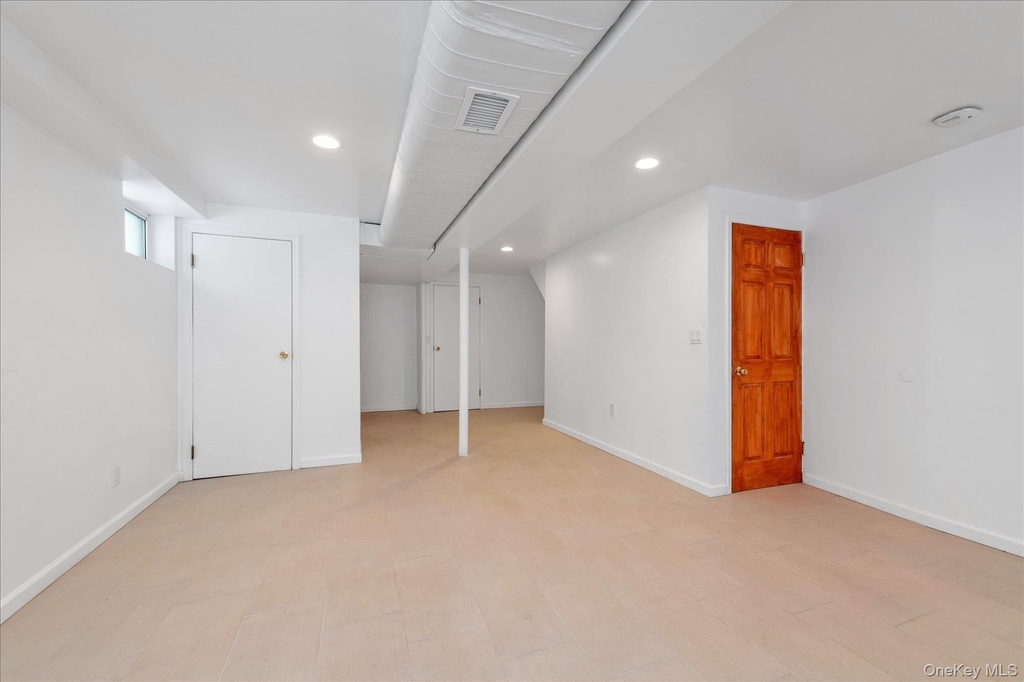 70-15 Manse Street - Photo 18