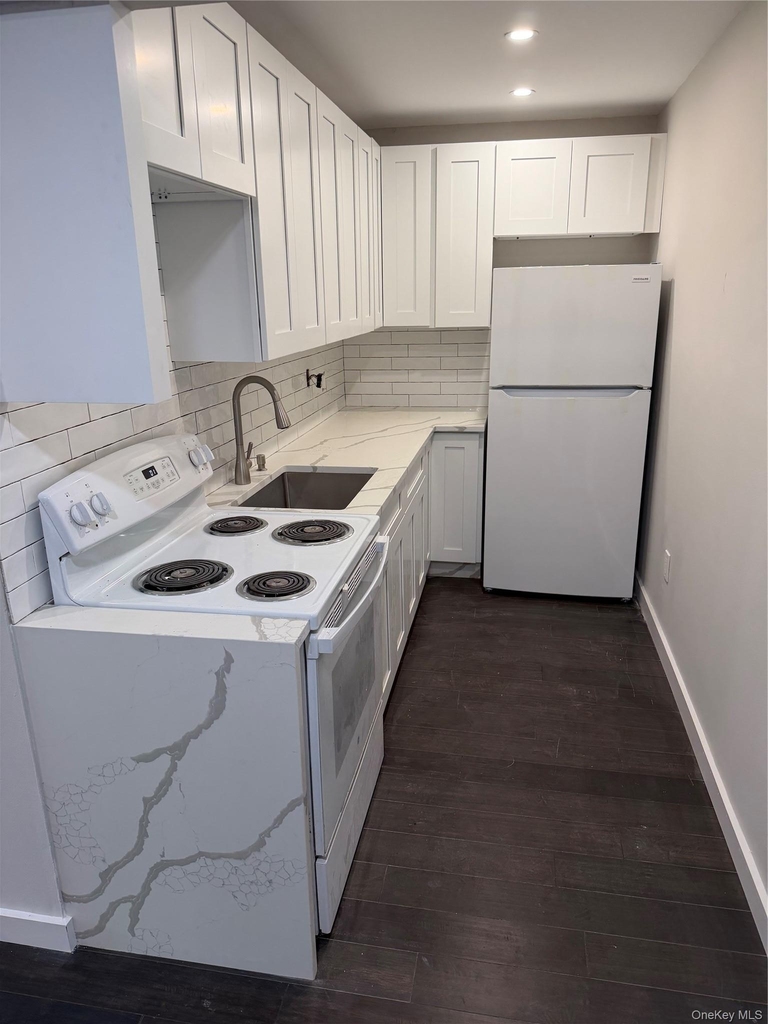 99-105 W Hoffman Avenue - Photo 1