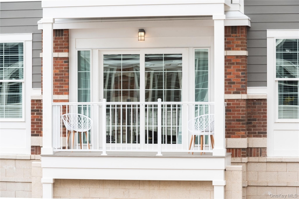 75 E Hoffman Avenue - Photo 3