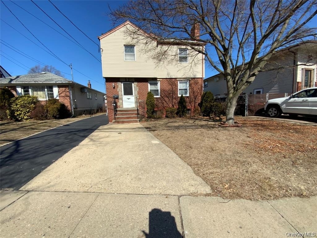 1086 Tulip Avenue - Photo 0