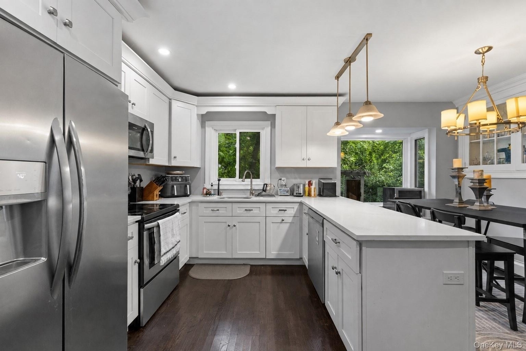44 Chestnut Avenue - Photo 2