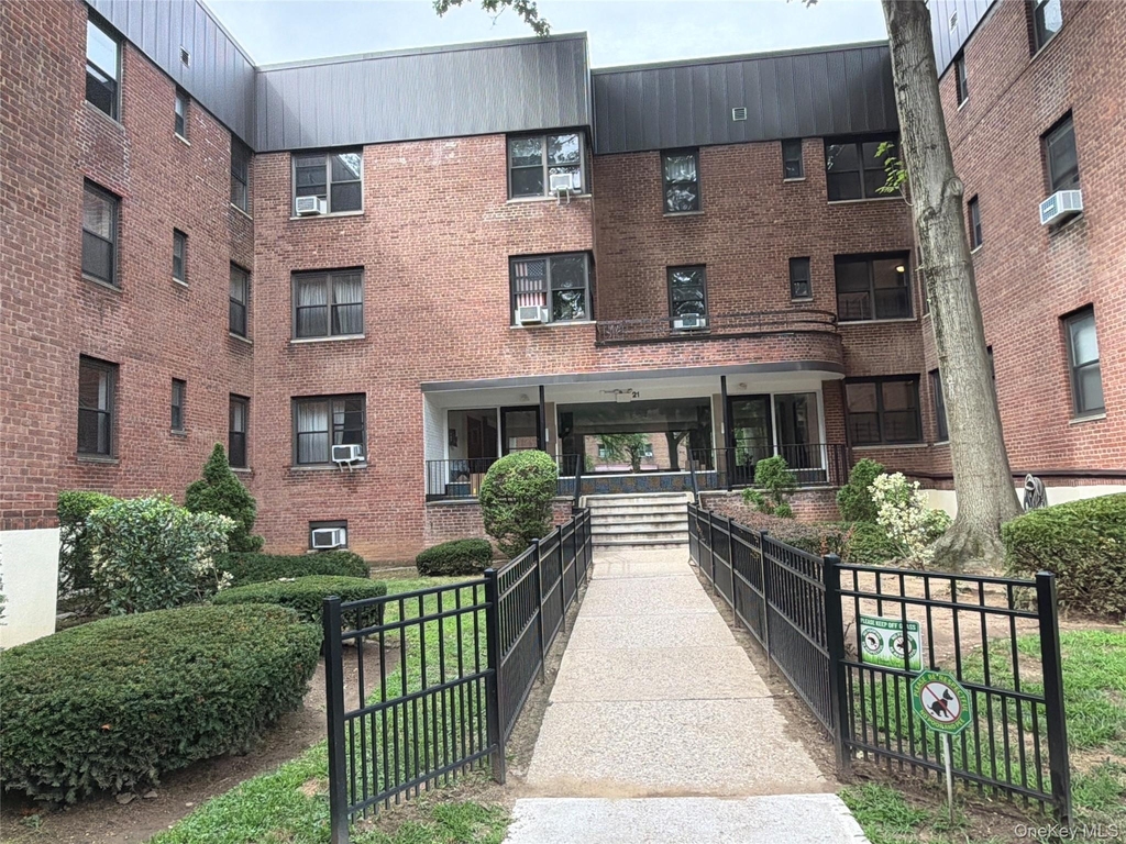 21 Schenck Avenue - Photo 1