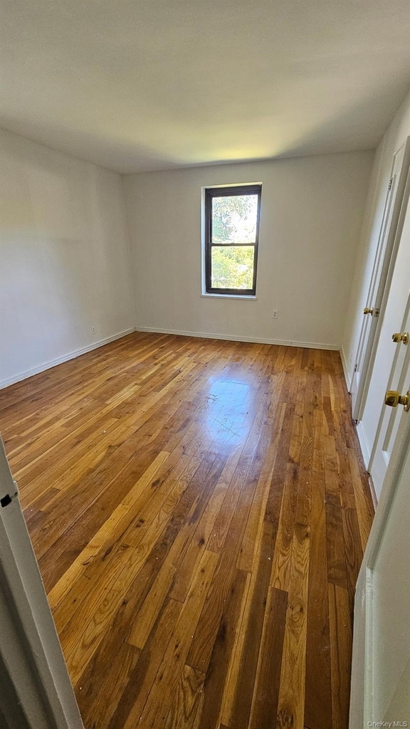 21 Schenck Avenue - Photo 3