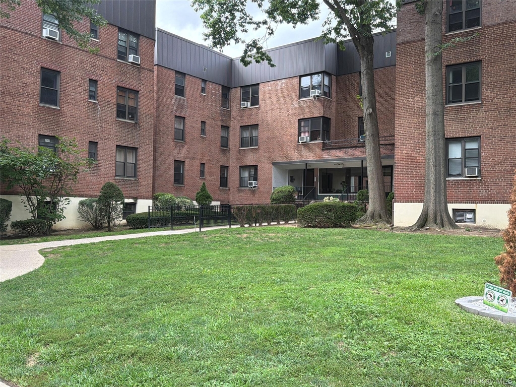 21 Schenck Avenue - Photo 0