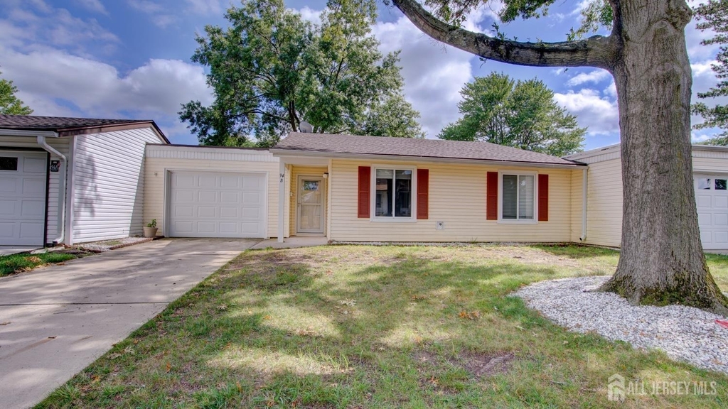 94 Salix Plaza - Photo 1