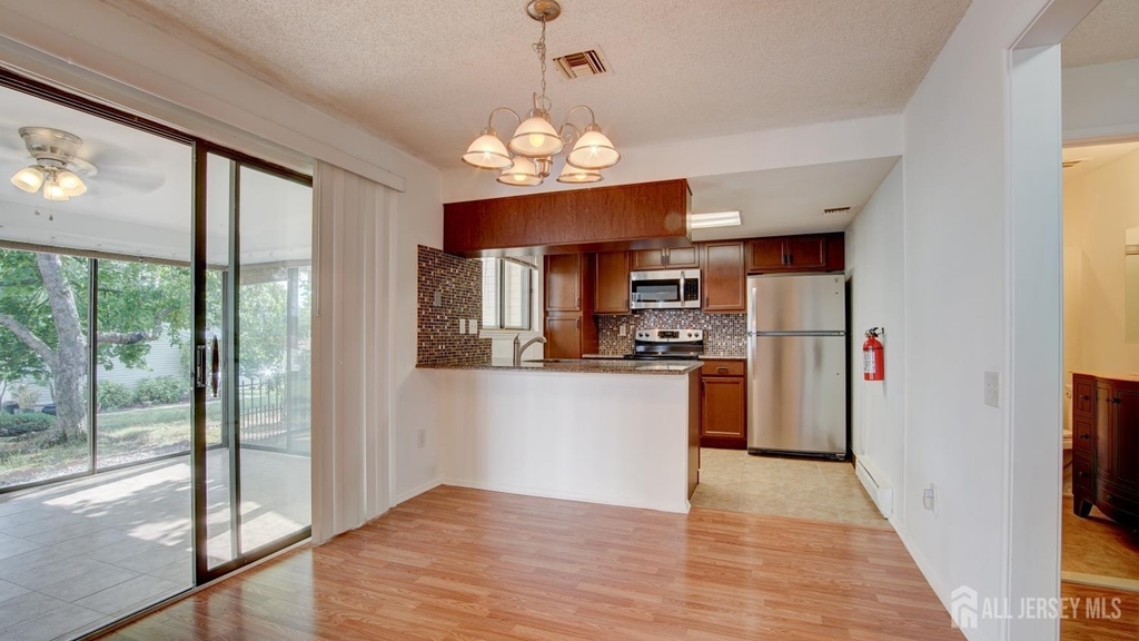 94 Salix Plaza - Photo 6