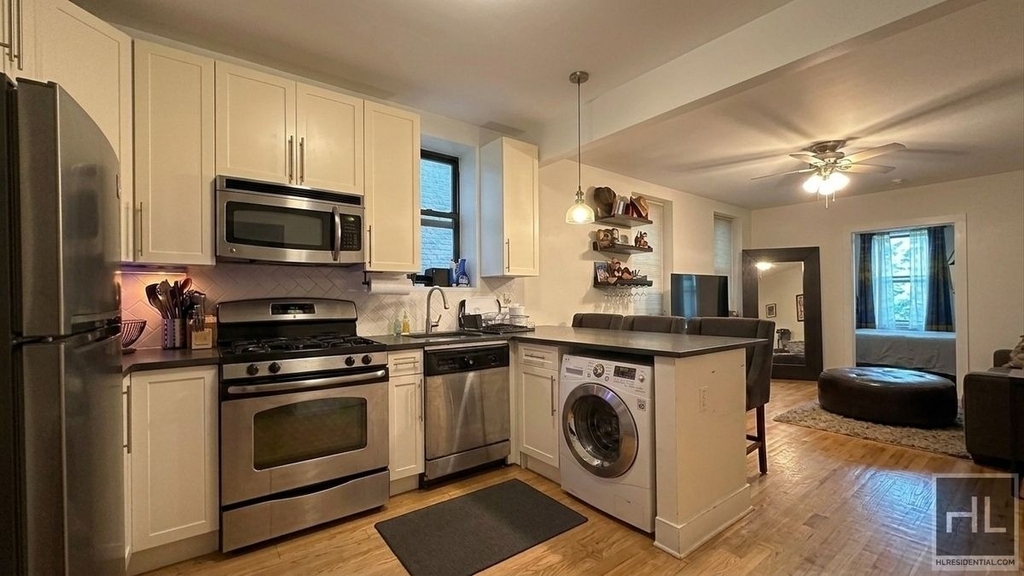 305 W 150th Street - Photo 0