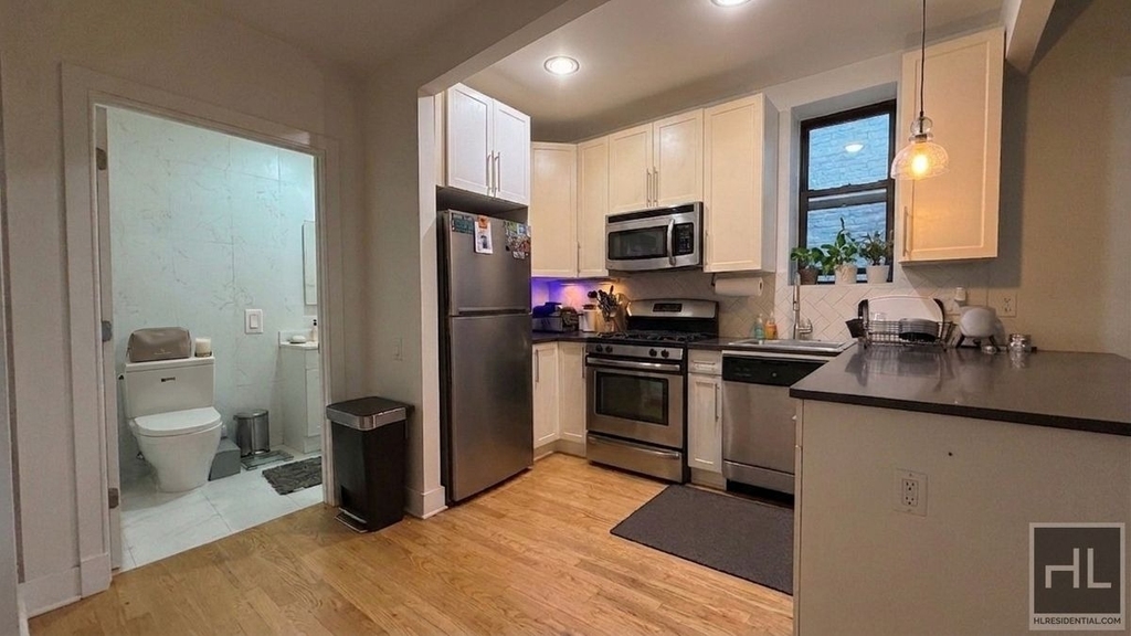 305 W 150th Street - Photo 1