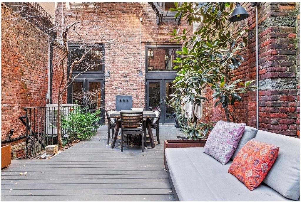 100 W 15th Street - Photo 1