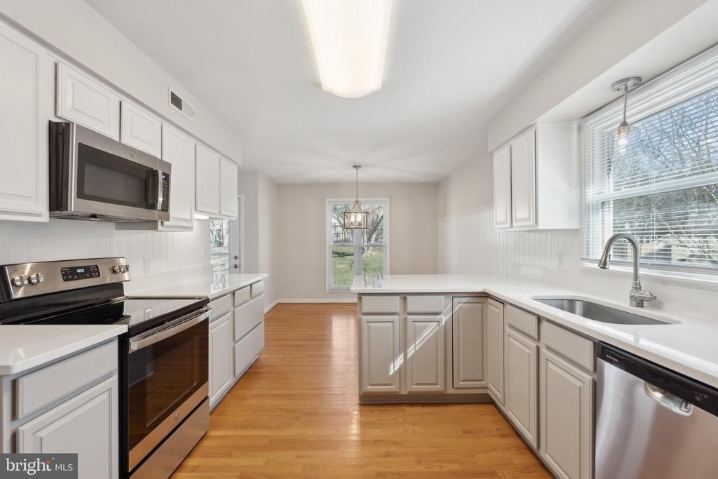 17 S Pointe Lane - Photo 2