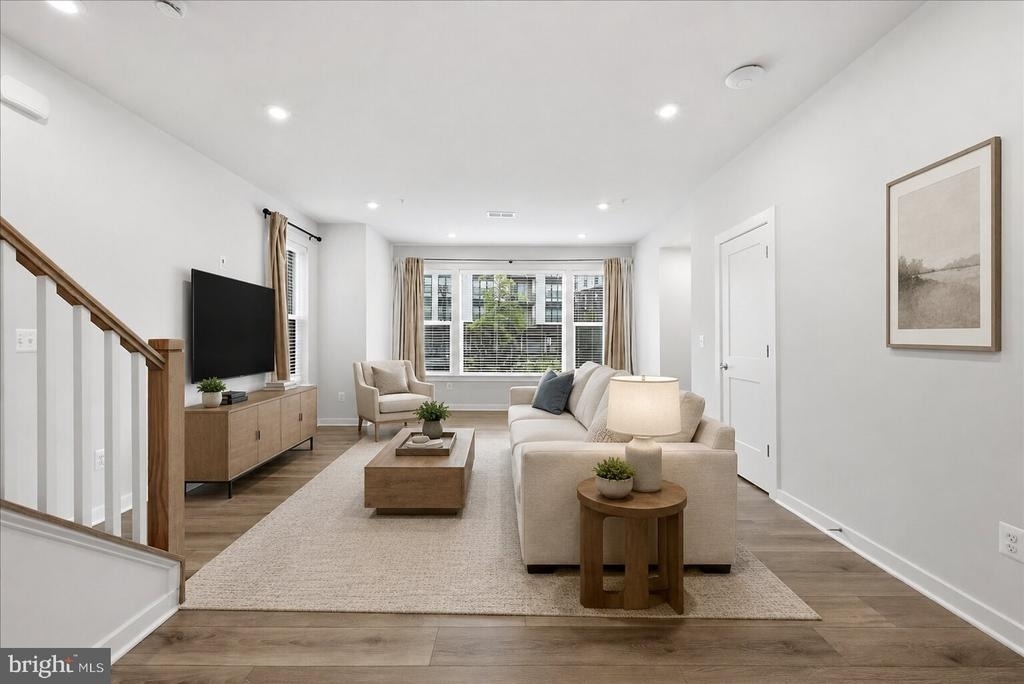 43728 Transit Square - Photo 2