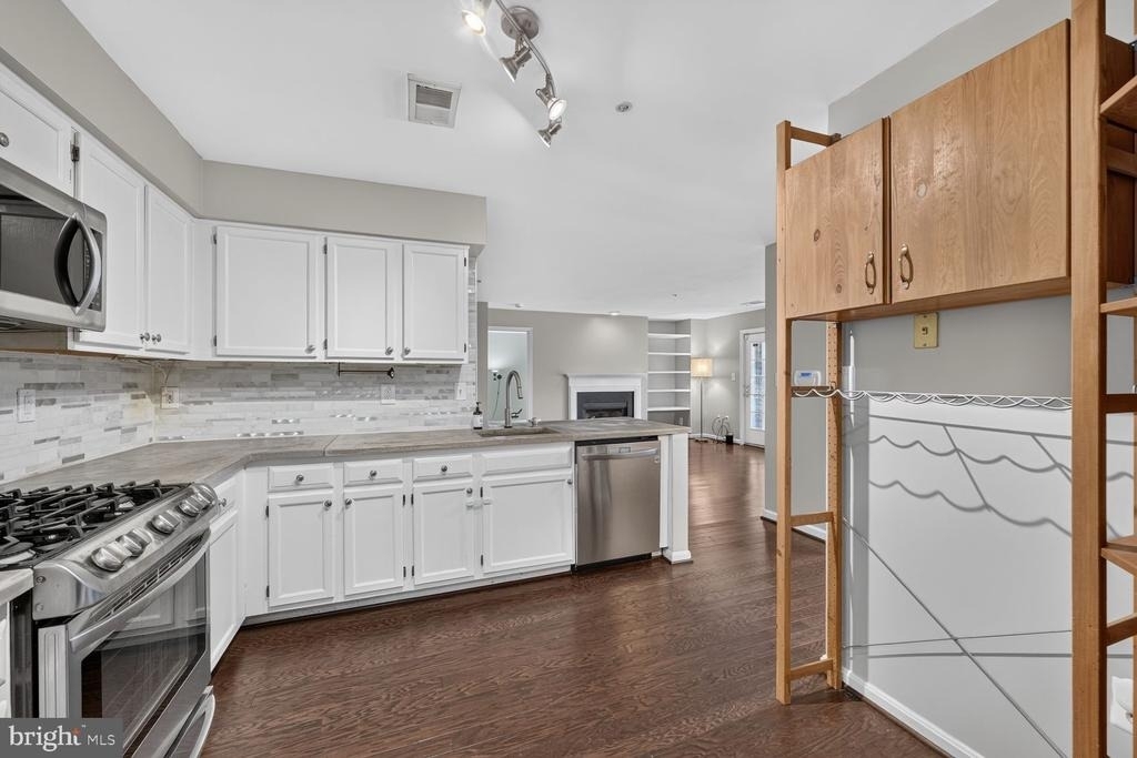 6107 Wigmore Lane - Photo 3
