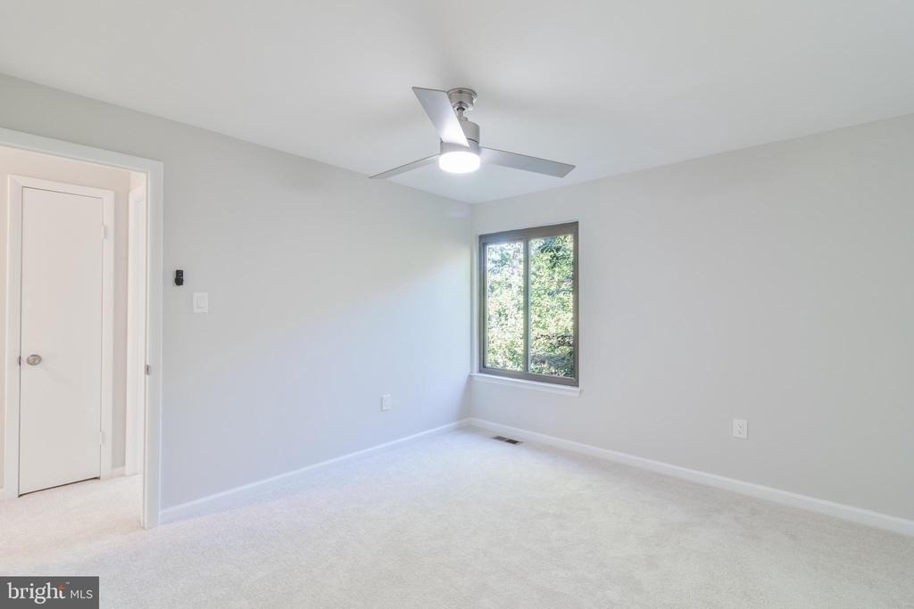 8748 Ridge Hollow Court - Photo 18