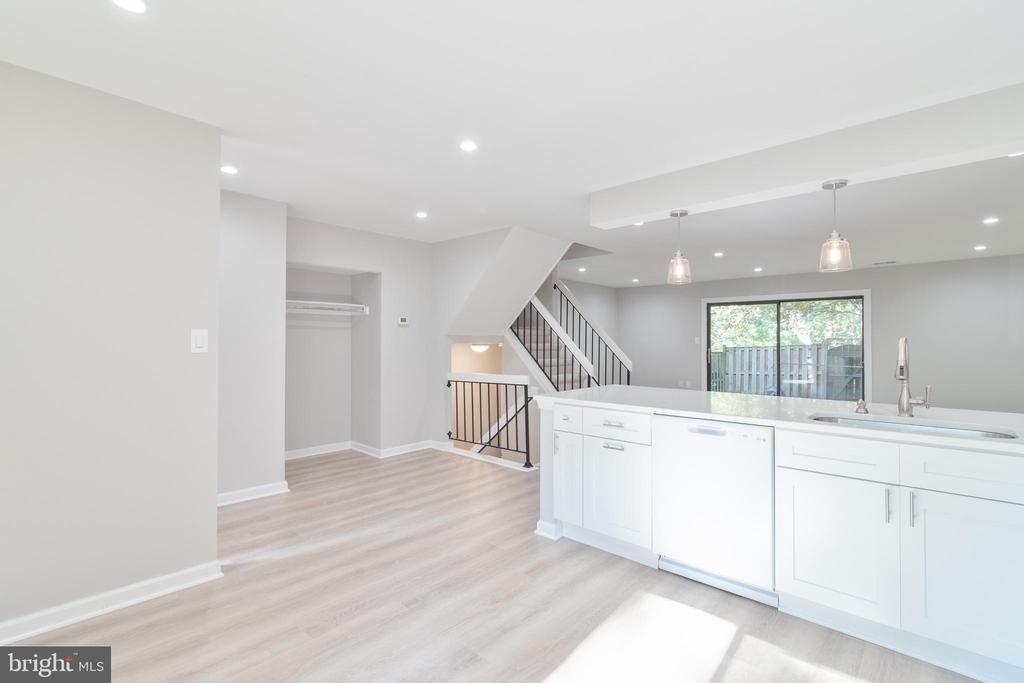 8748 Ridge Hollow Court - Photo 4