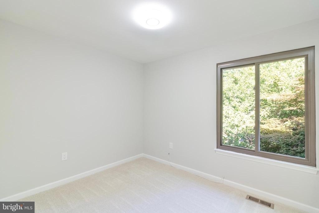 8748 Ridge Hollow Court - Photo 11