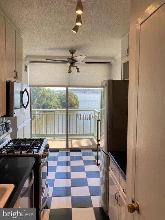 501 Slaters Lane - Photo 8