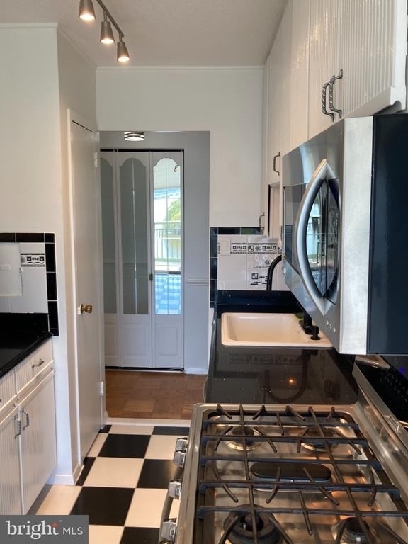 501 Slaters Lane - Photo 9