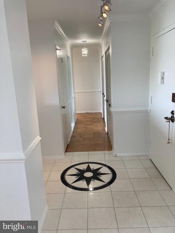 501 Slaters Lane - Photo 3