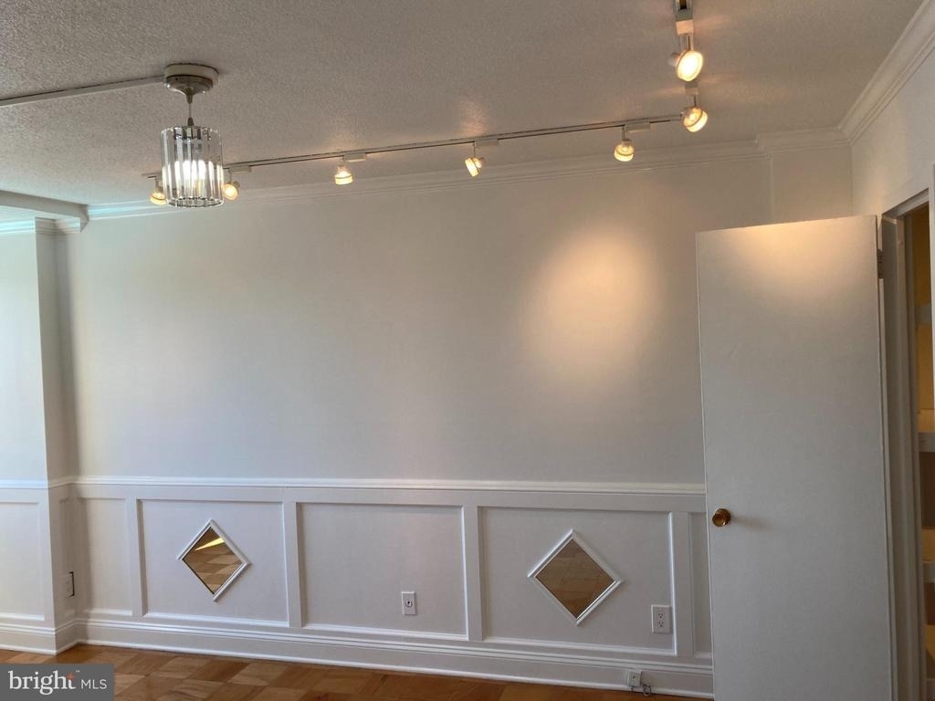 501 Slaters Lane - Photo 13