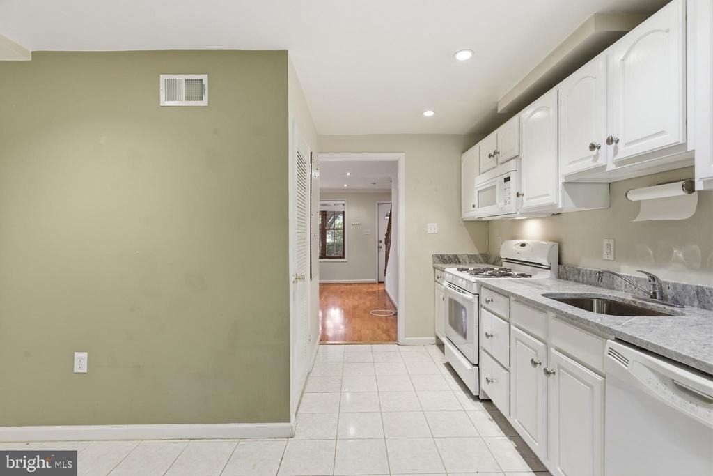 627 N Alfred Street N - Photo 10