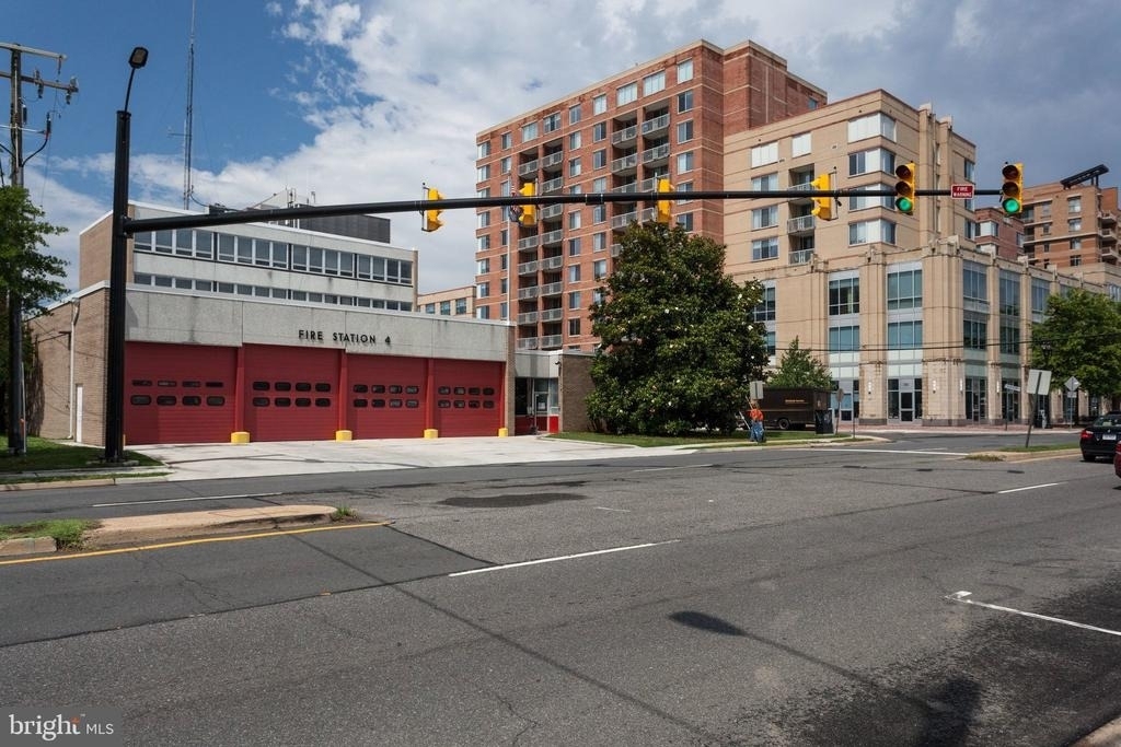 1029 N Stuart Street N - Photo 44
