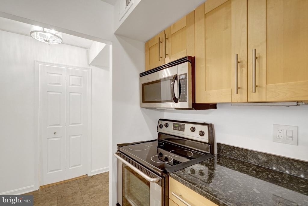 1029 N Stuart Street N - Photo 23