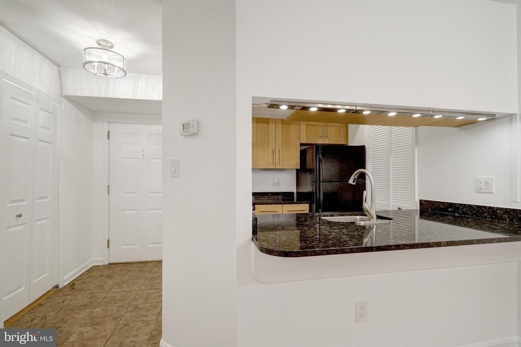 1029 N Stuart Street N - Photo 8