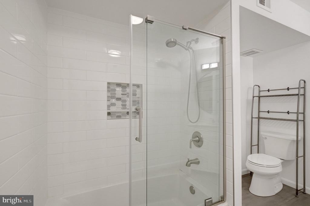1029 N Stuart Street N - Photo 32