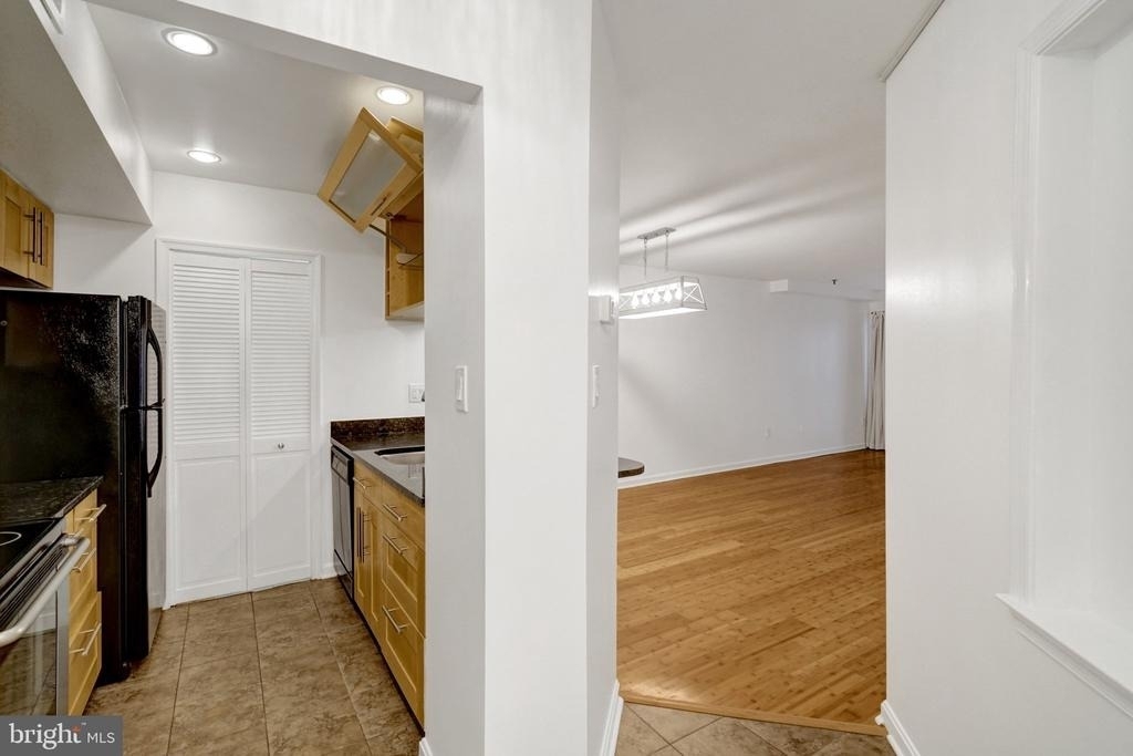 1029 N Stuart Street N - Photo 18