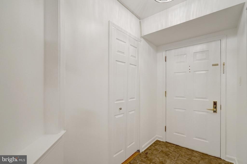 1029 N Stuart Street N - Photo 11