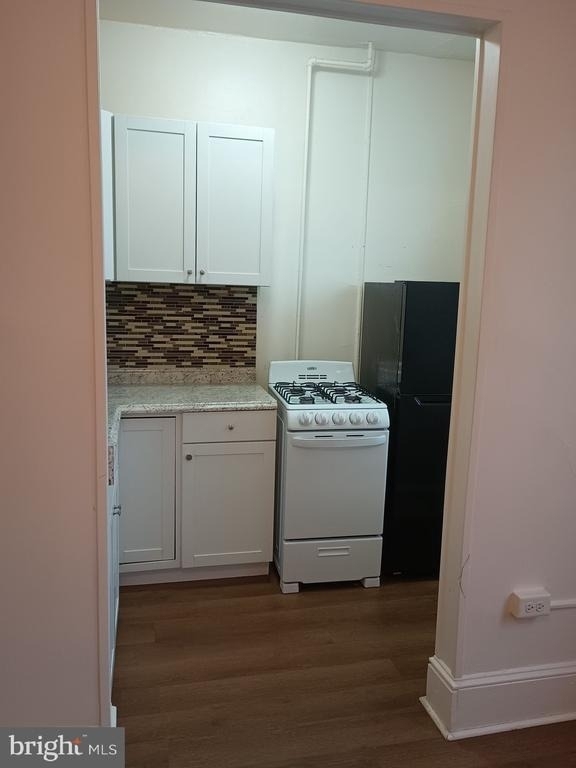 606 E Market Street - Photo 0