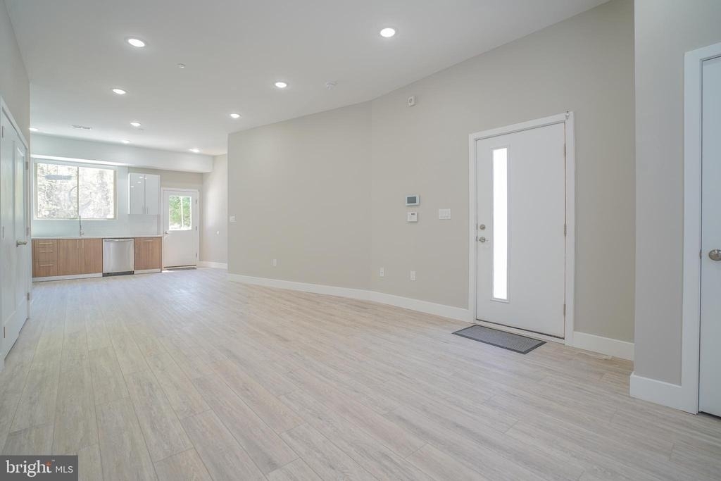 1201 N Taylor Street - Photo 8