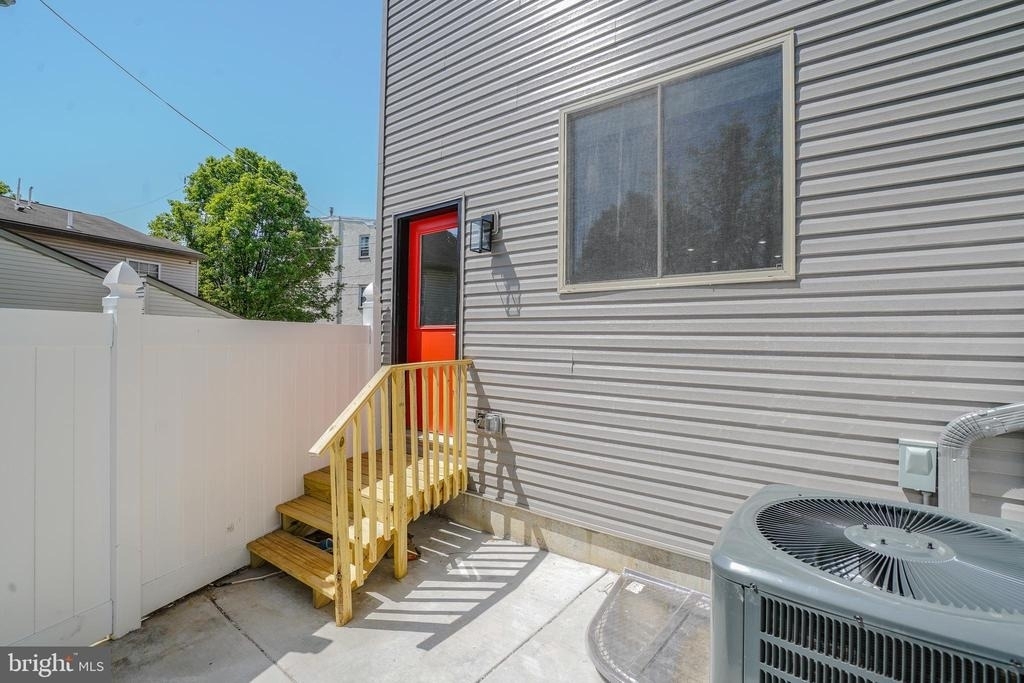 1201 N Taylor Street - Photo 26