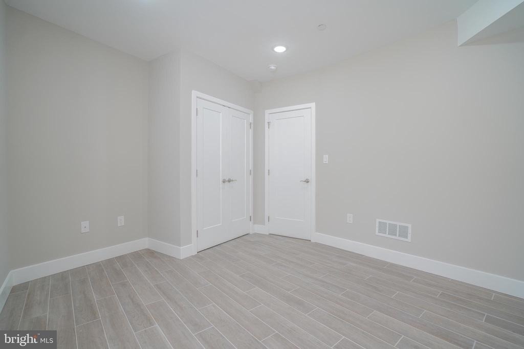 1201 N Taylor Street - Photo 22