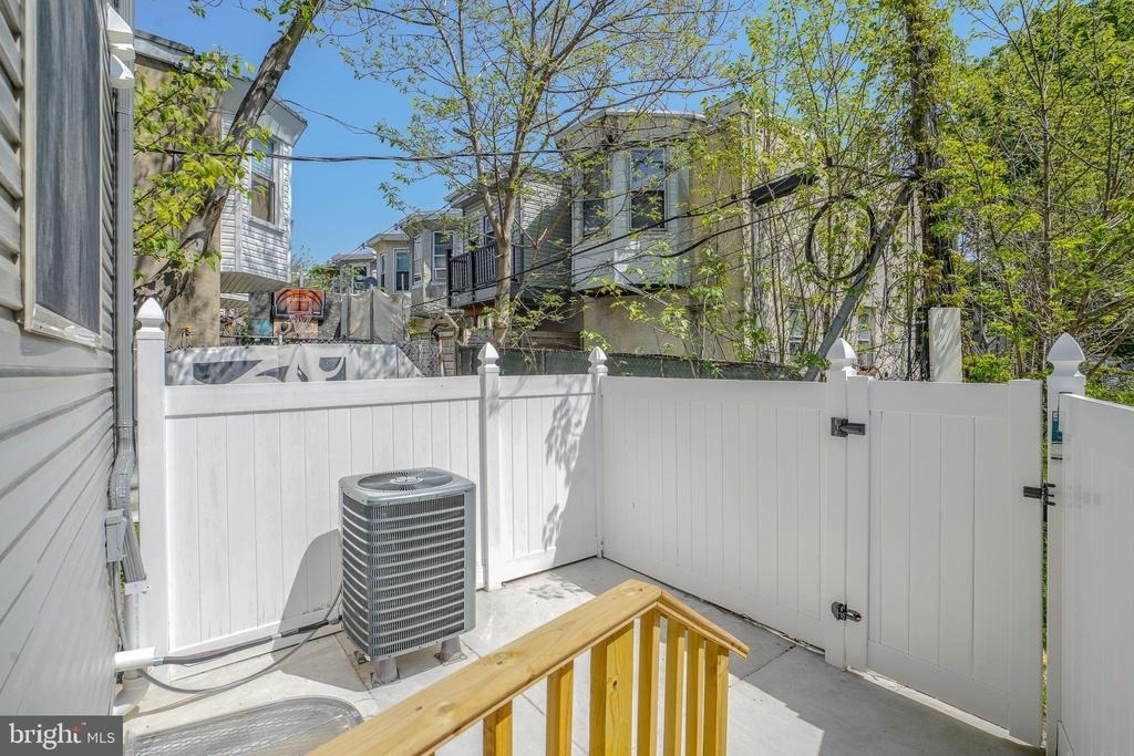 1201 N Taylor Street - Photo 25