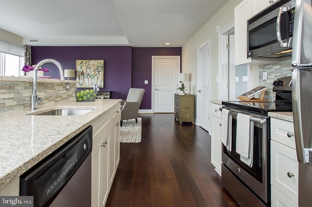 235 N Columbus Boulevard - Photo 38