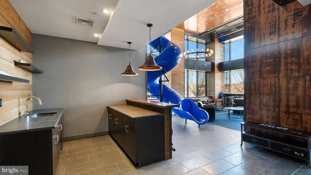 235 N Columbus Boulevard - Photo 25