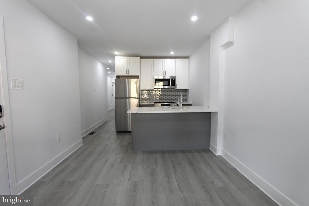 103 E Coulter Street - Photo 1