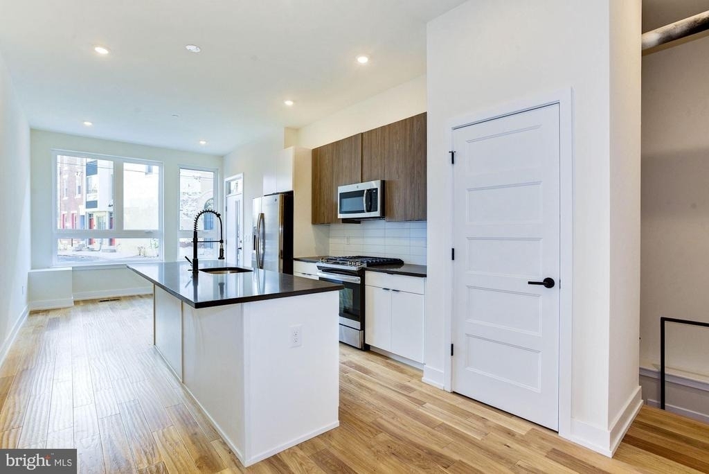 2010 Amber Street - Photo 0