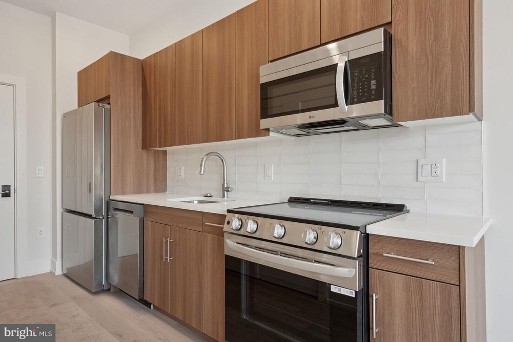 130 W Girard Avenue - Photo 10