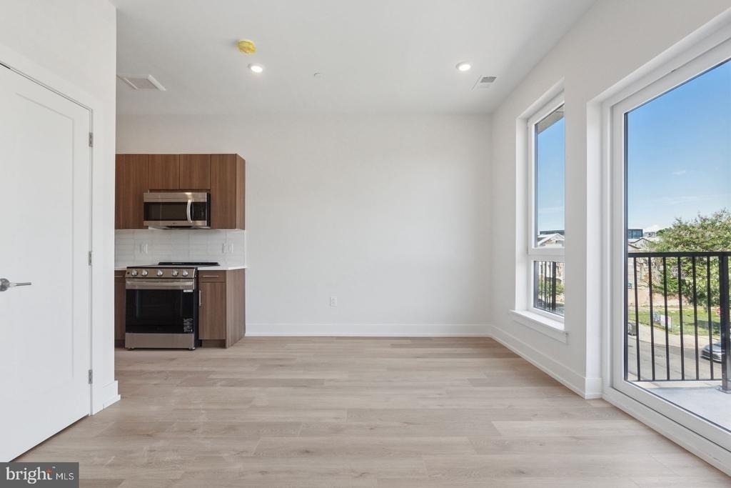 130 W Girard Avenue - Photo 18