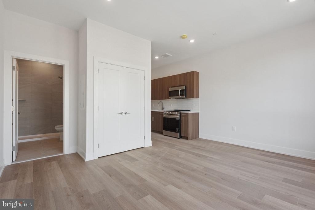 130 W Girard Avenue - Photo 16